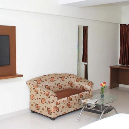A And M Rooms And Residences Csennai Kültér fotó